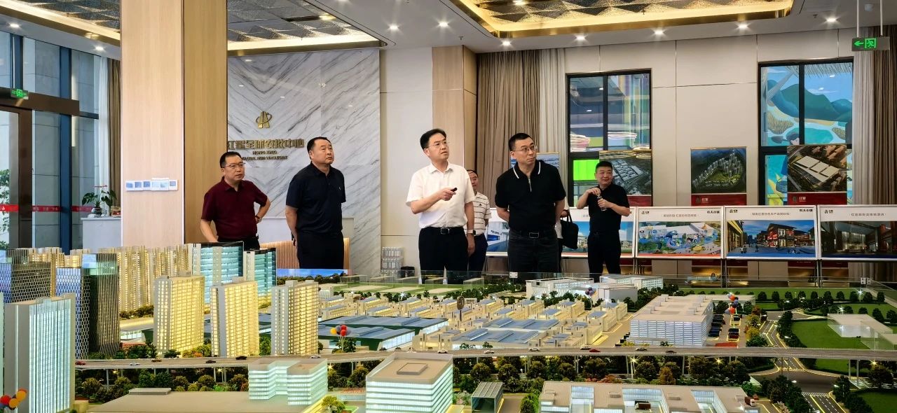 重庆酉阳县委书记杨通胜率队考察红星.jpg 图片